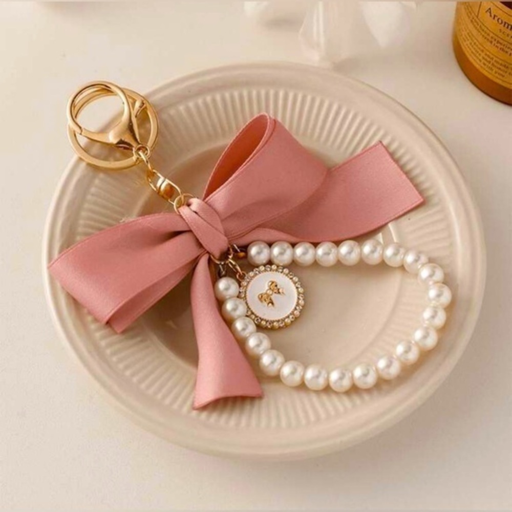 ✨NWT✨ Elegant Pink Bow and Pearl Charm 
Keychain